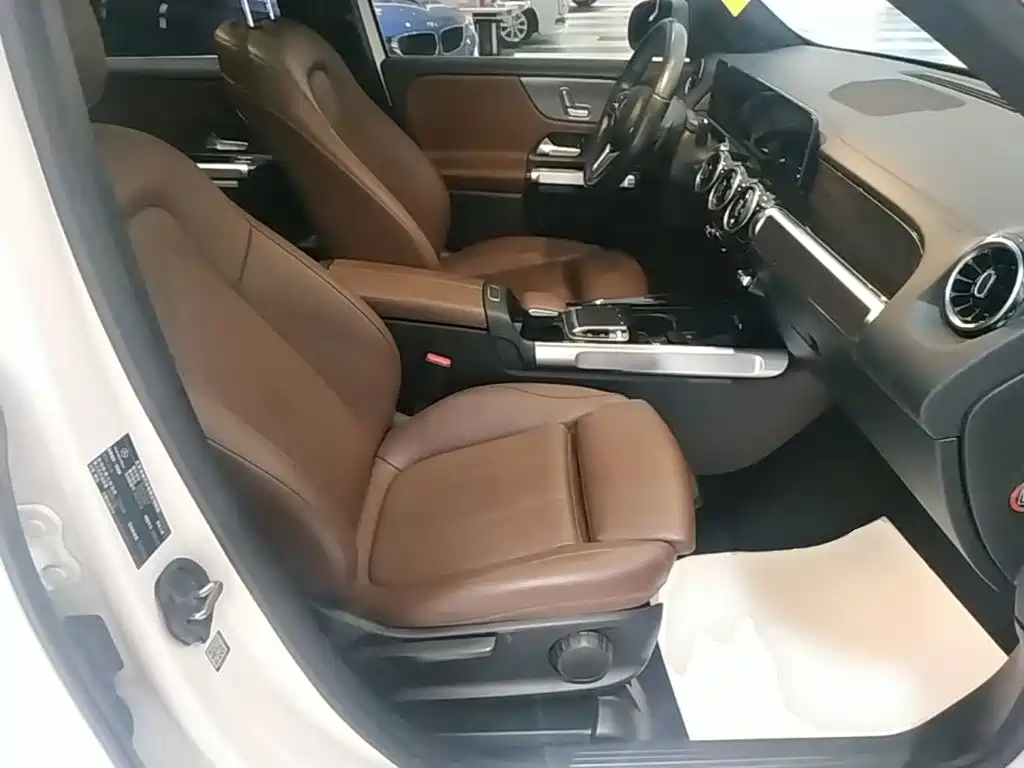 Mercedes-Benz GLB — миниатюра 25