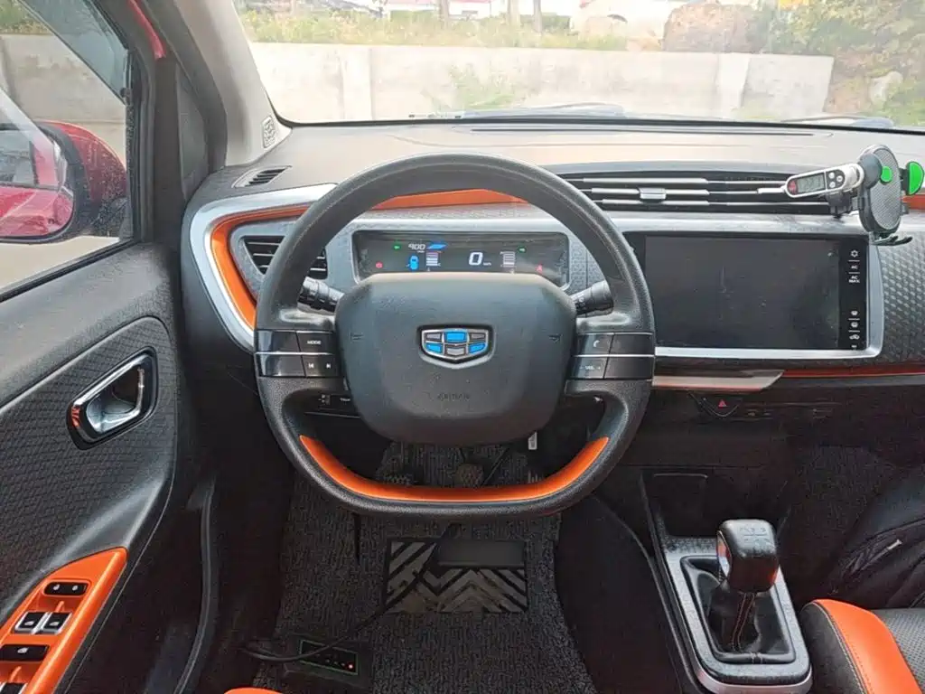 Geely Vision X1 — миниатюра 11