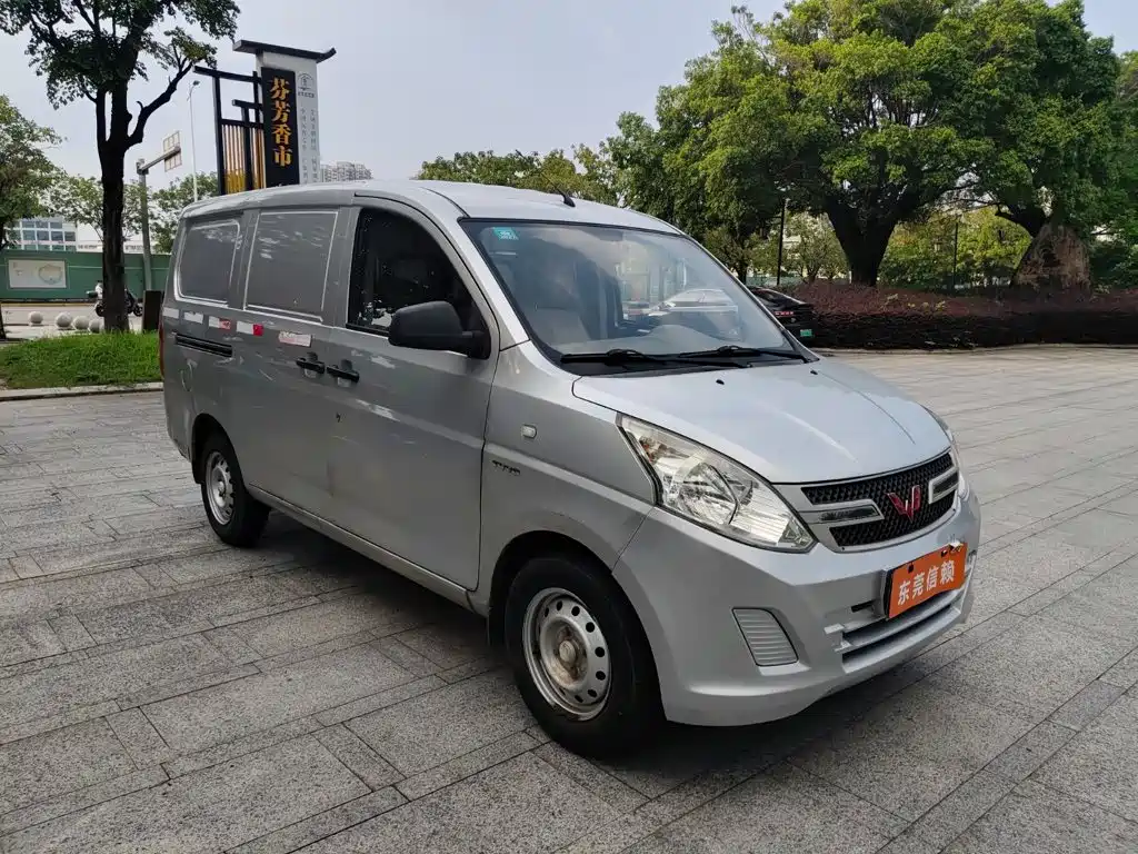 Wuling Rongguang V — миниатюра 2