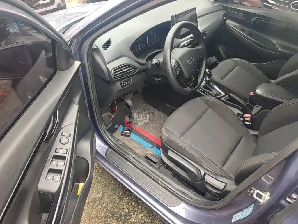 Hyundai Elantra — миниатюра 16
