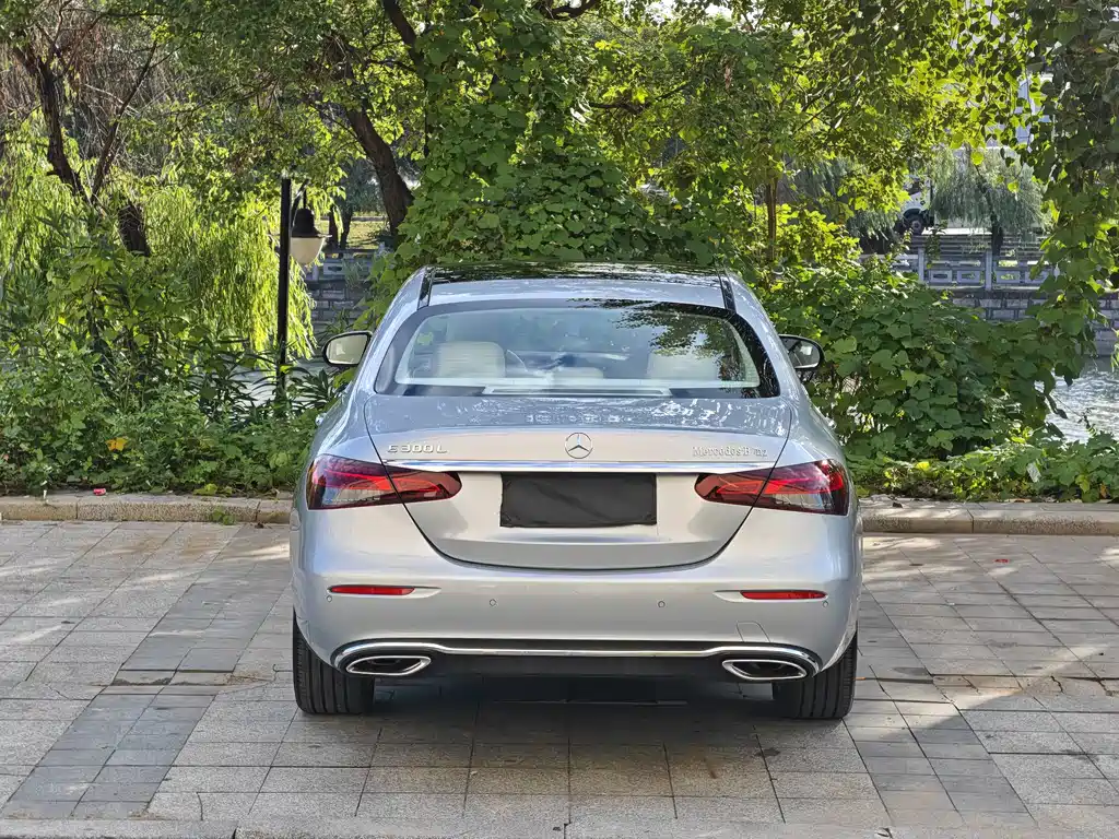 Mercedes-Benz E-Class — миниатюра 21