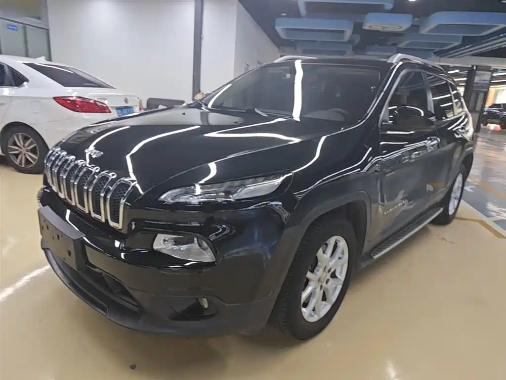 Купить Jeep Cherokee