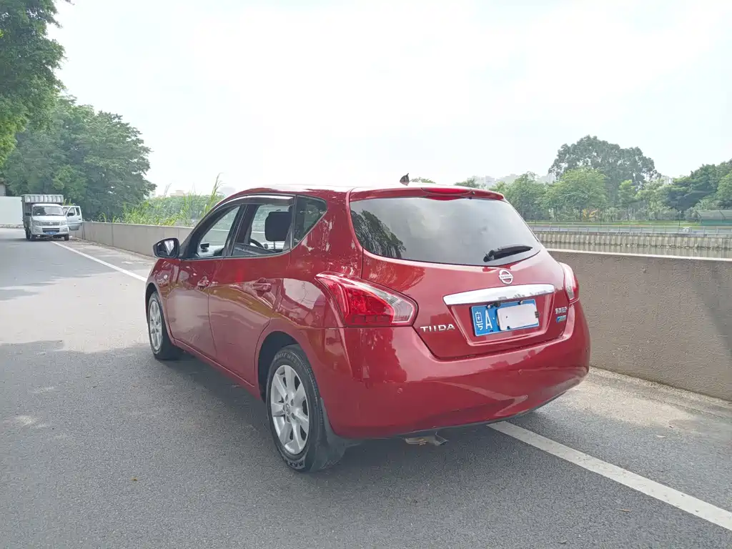 Nissan Tiida — миниатюра 3
