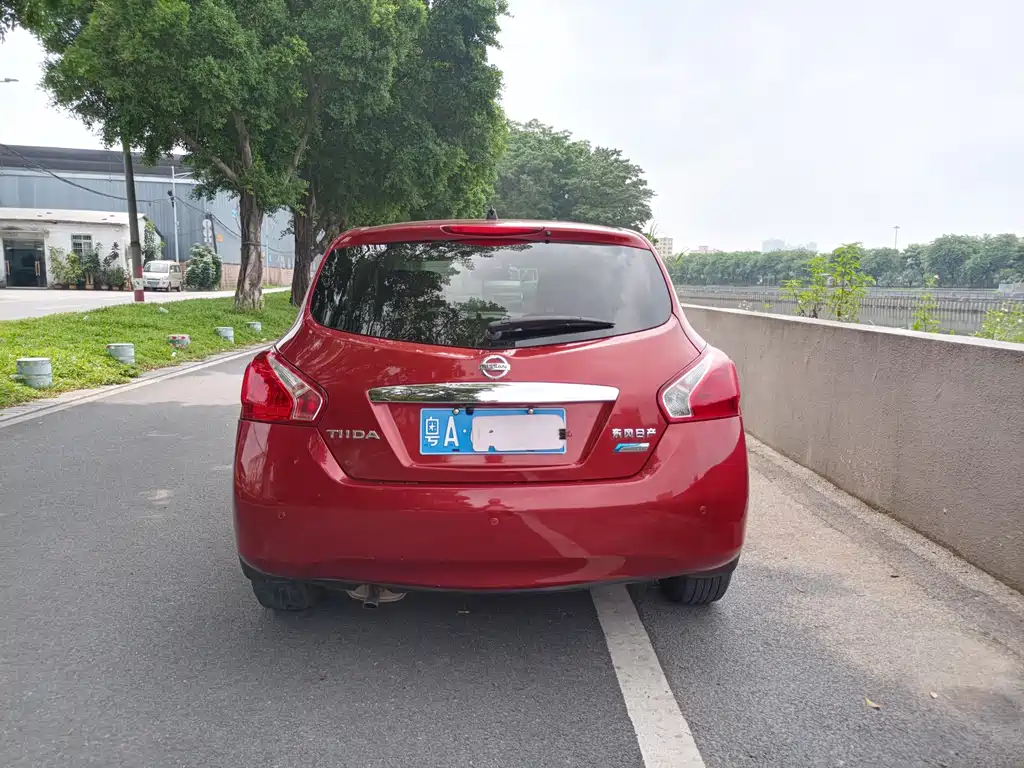 Nissan Tiida — миниатюра 5