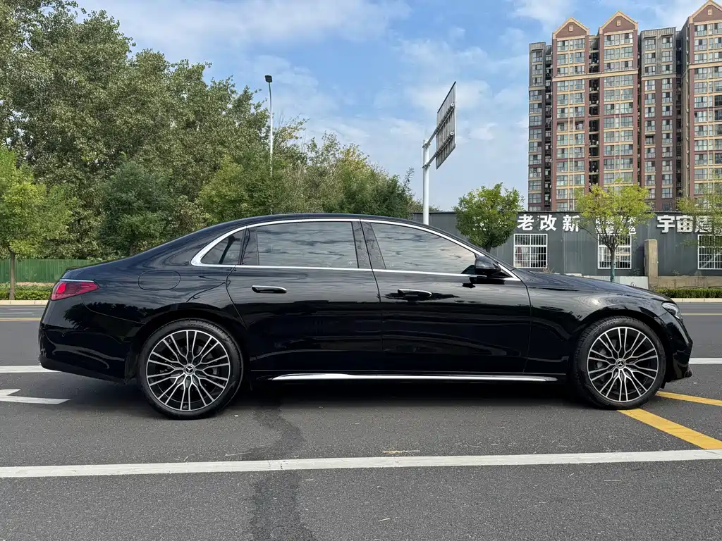 Mercedes-Benz E-Class — миниатюра 10