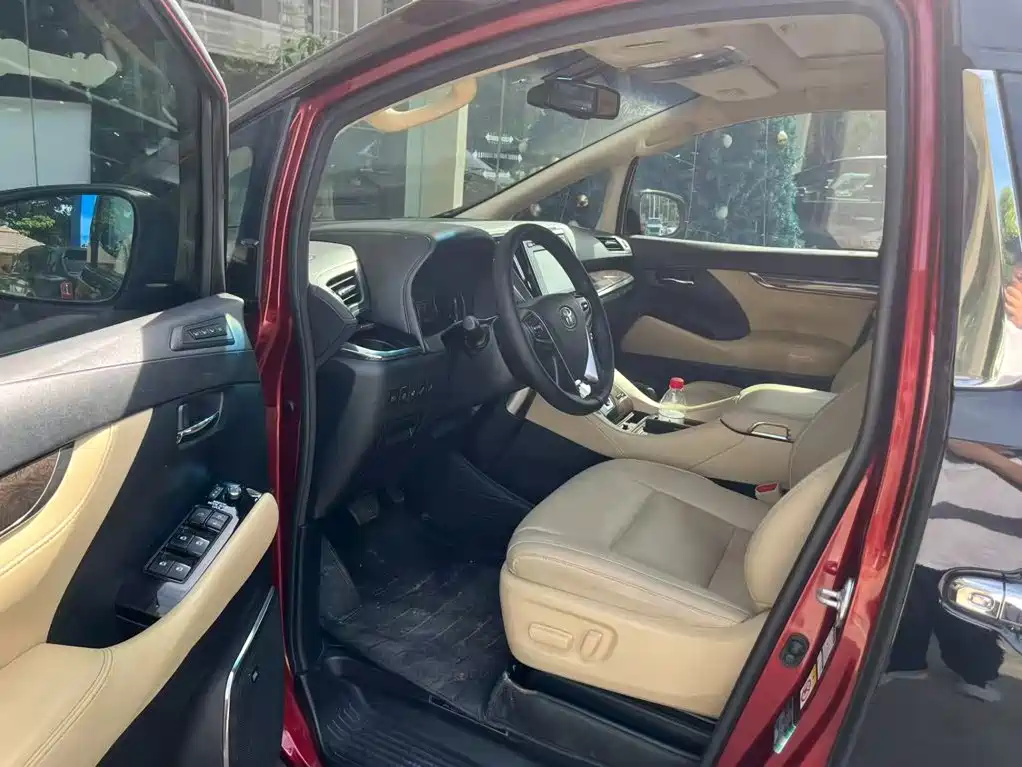 Toyota Alphard — миниатюра 6