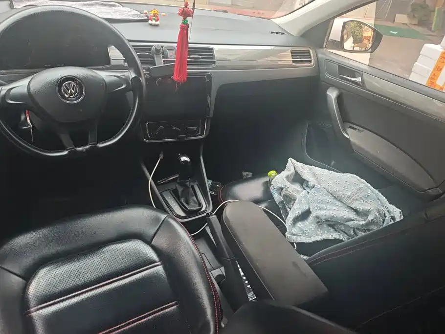 Volkswagen Santana — миниатюра 12