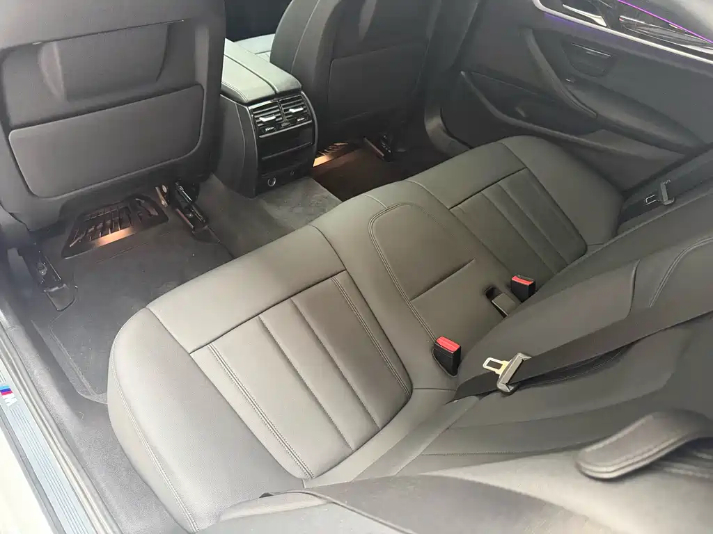 BMW 5 Series — миниатюра 12