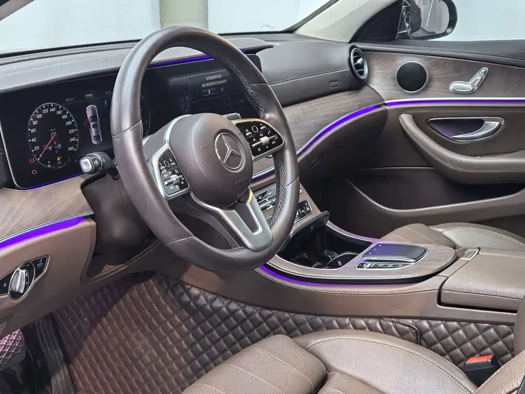 Mercedes-Benz E-Class — миниатюра 9