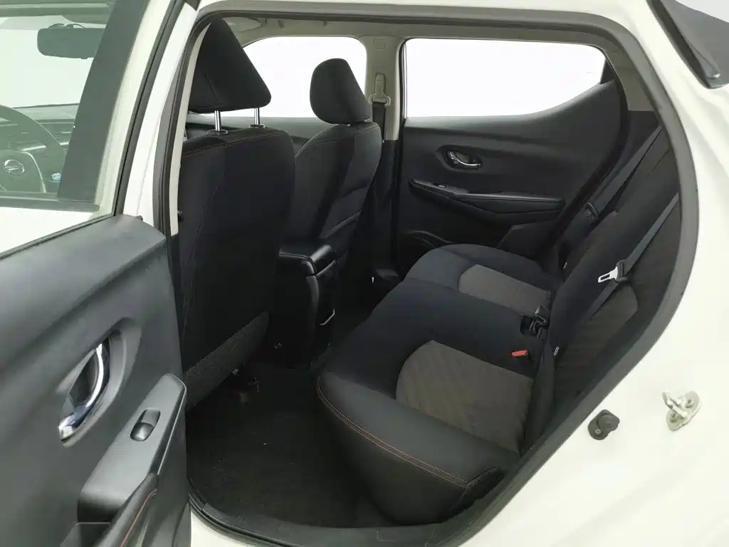 Nissan Bluebird — миниатюра 15