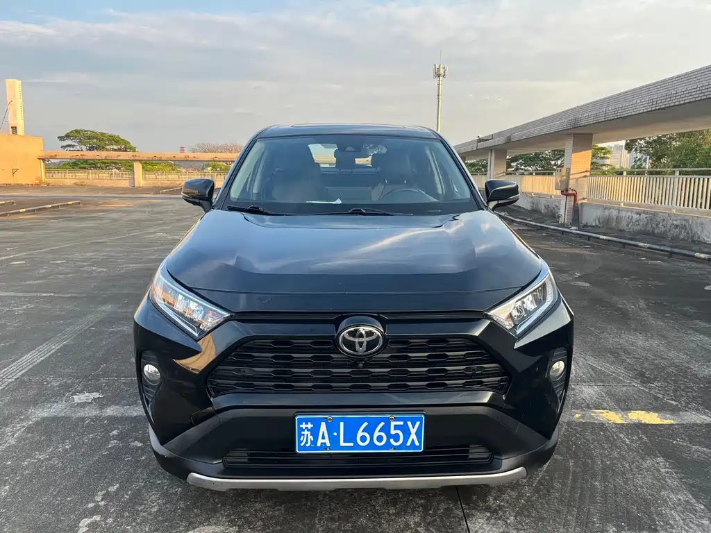 Toyota RAV4 — миниатюра 4
