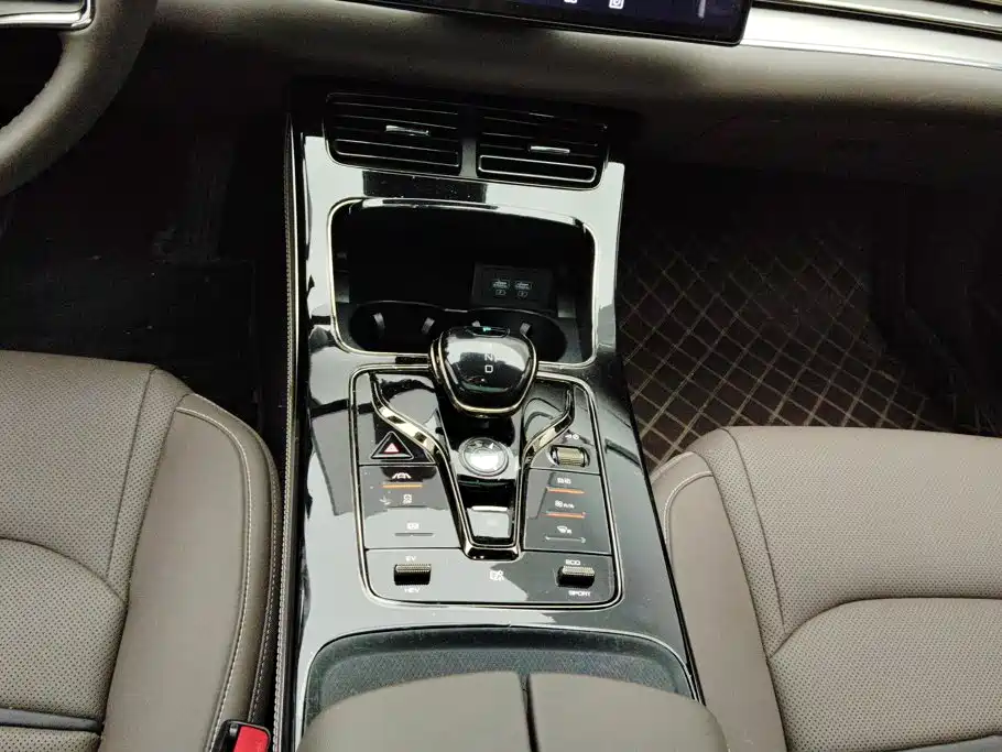 BYD Han — миниатюра 16
