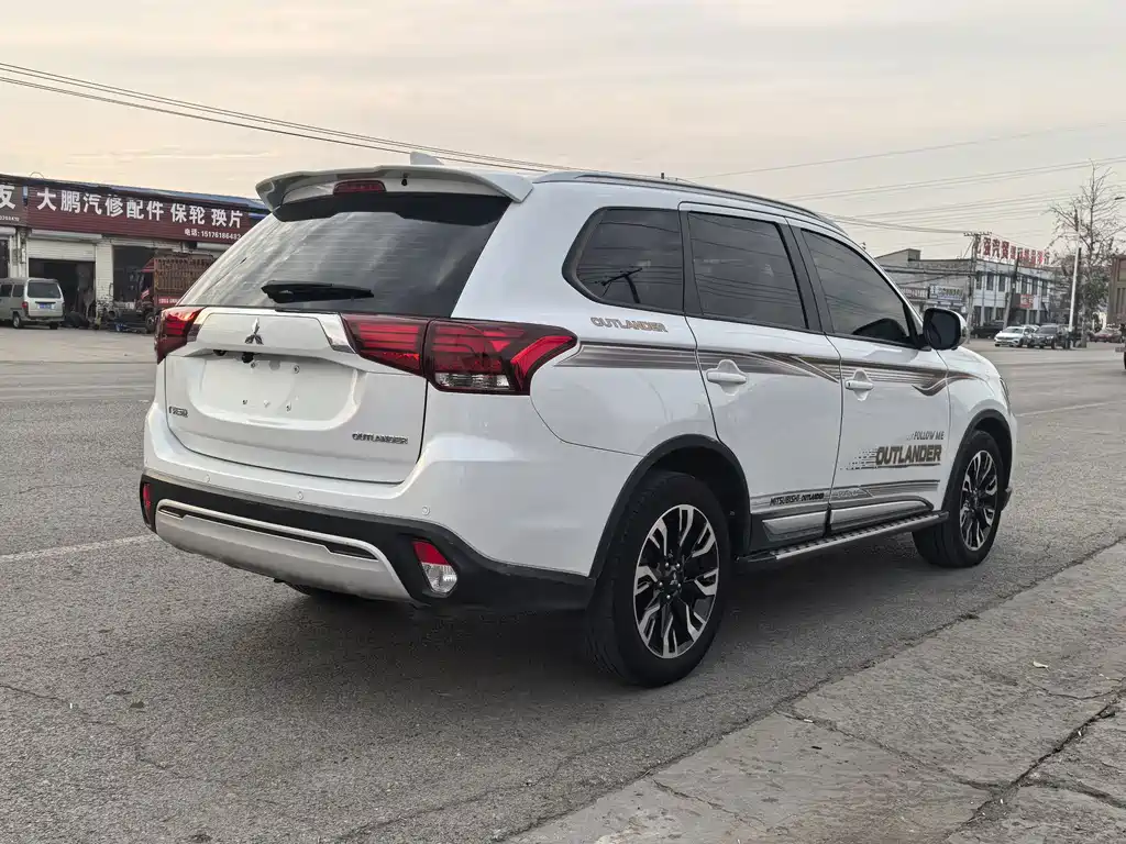 Mitsubishi Outlander — миниатюра 4