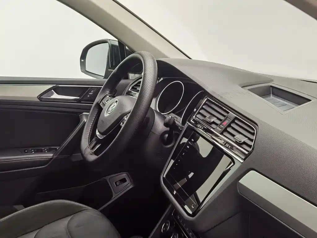 Volkswagen Tiguan L — миниатюра 22