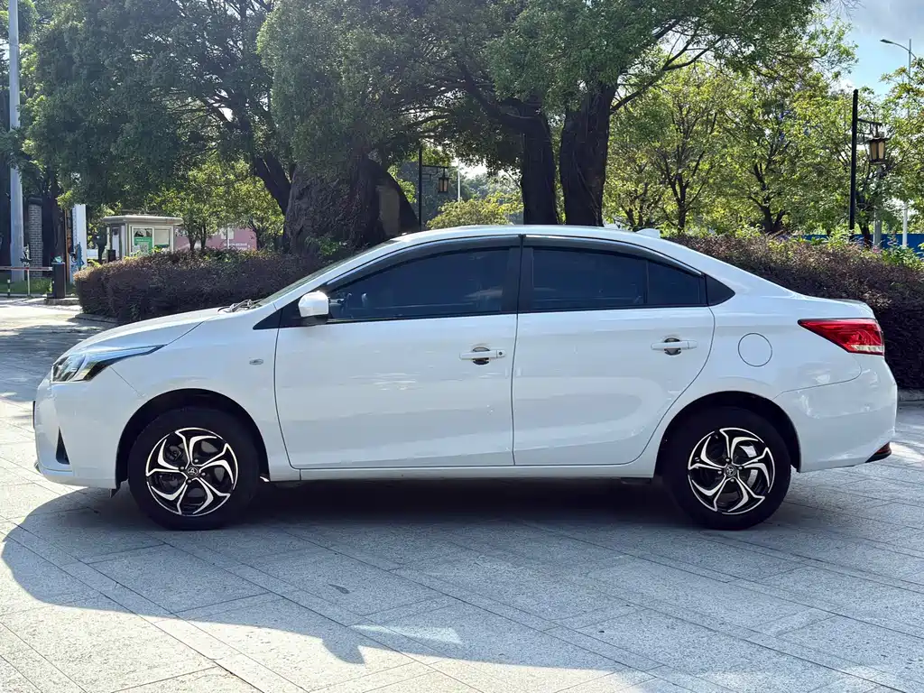 TOYOTA YARIS L TO ENJOY