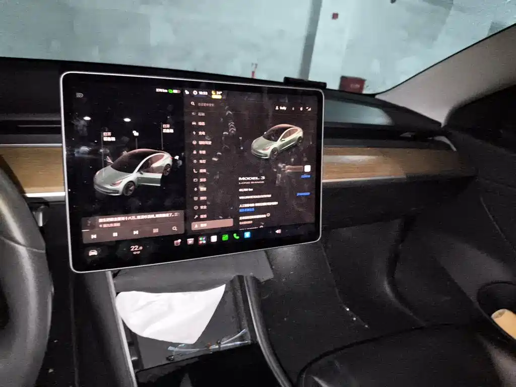 Tesla Model 3 — миниатюра 9