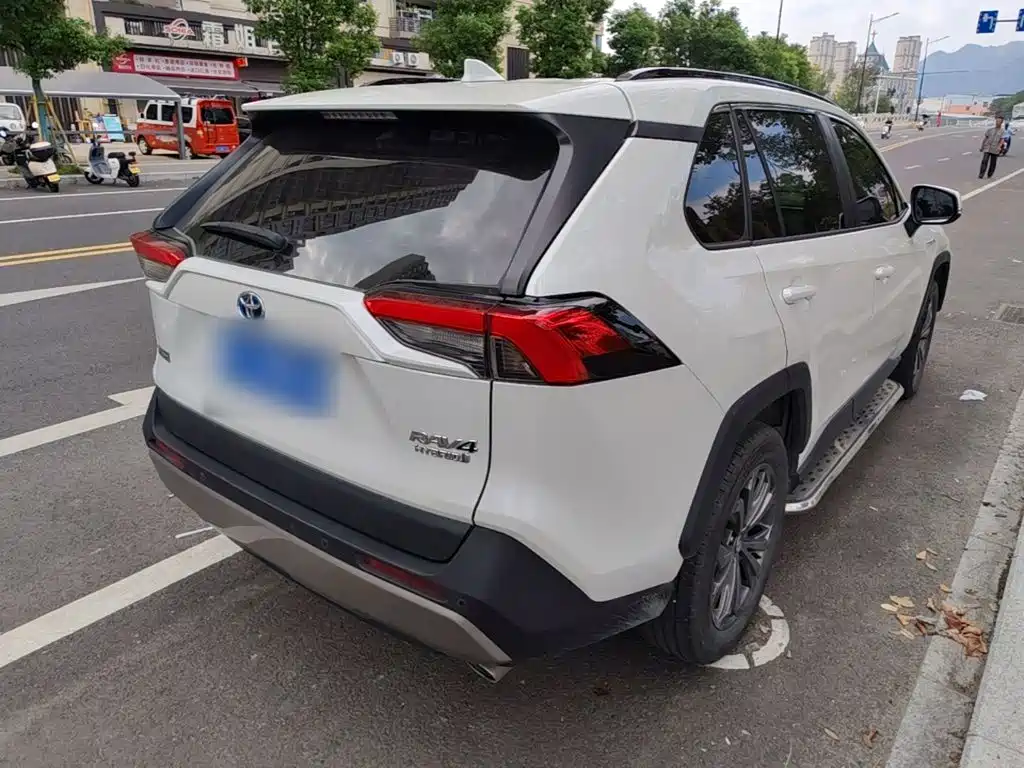 Toyota RAV4 — миниатюра 7