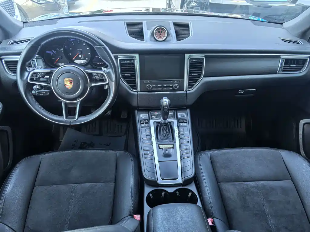 Porsche Macan — миниатюра 5