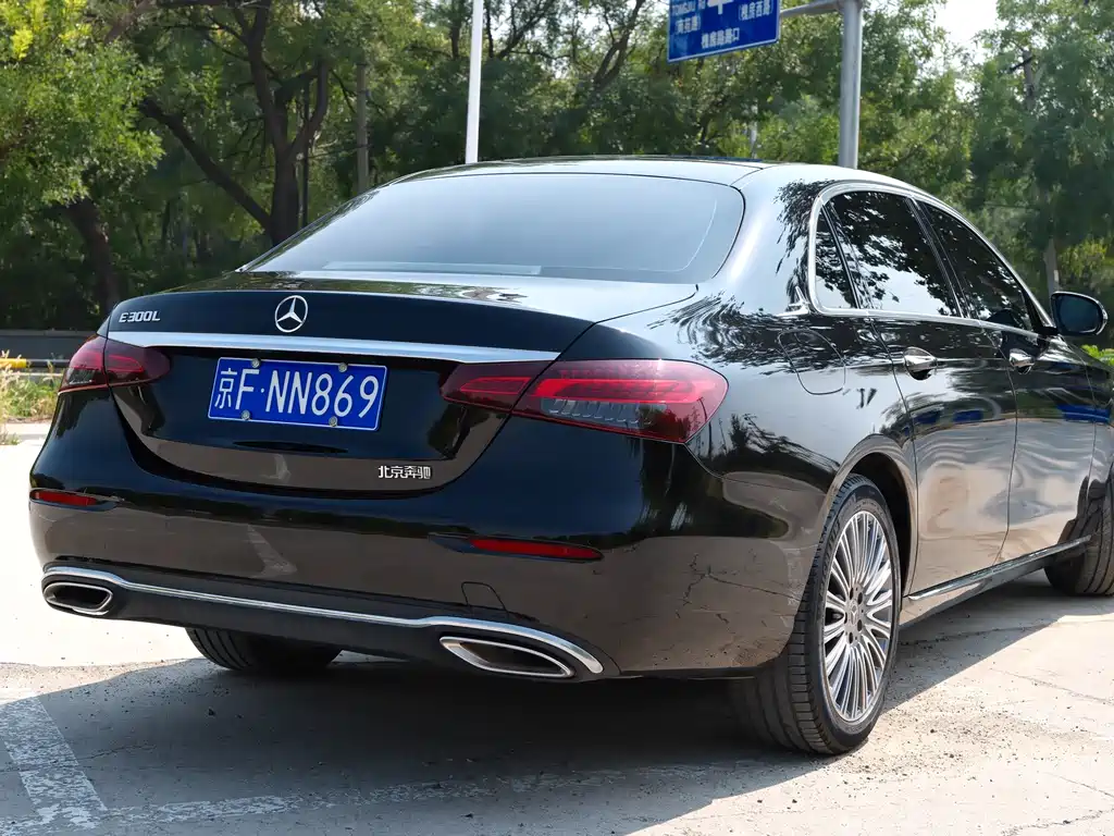 Mercedes-Benz E-Class — миниатюра 5