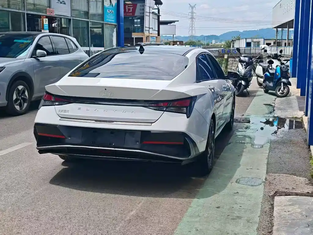 Hyundai Elantra — миниатюра 6