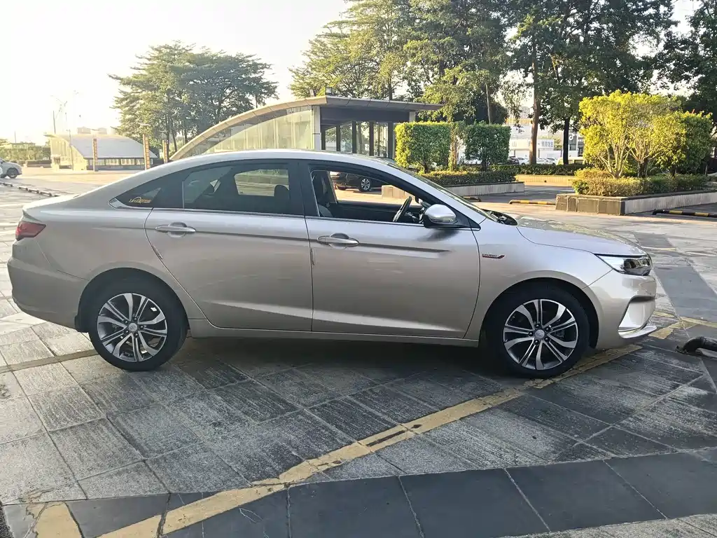 Geely Emgrand GL — миниатюра 3