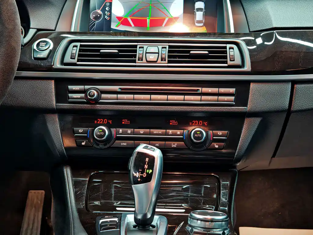 BMW 5 Series — миниатюра 13