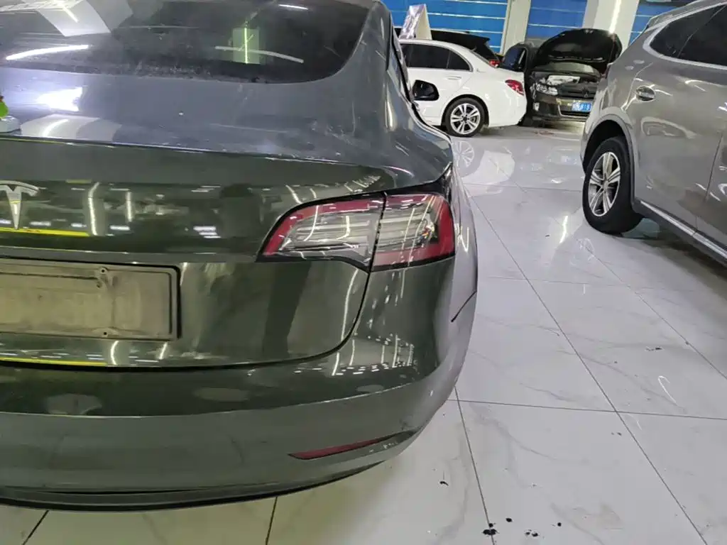Tesla Model 3 — миниатюра 8