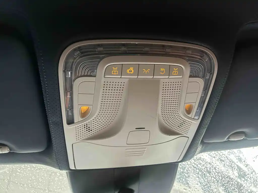 Mercedes-Benz Vito 2023 2.0T Elite 7 мест