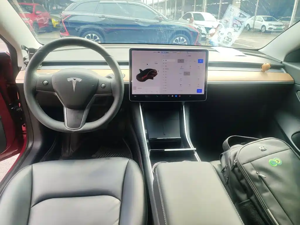 Tesla Model 3 — миниатюра 10