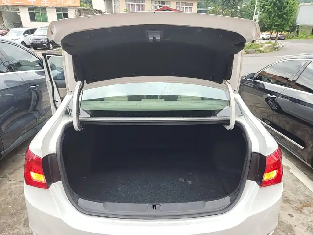 Buick Excelle — миниатюра 19