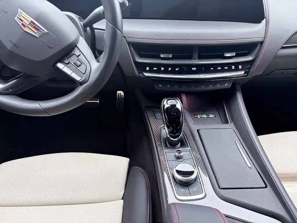 Cadillac CT5 — миниатюра 11