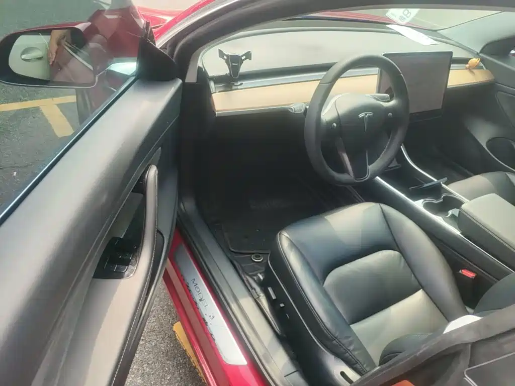 Tesla Model 3 — миниатюра 16