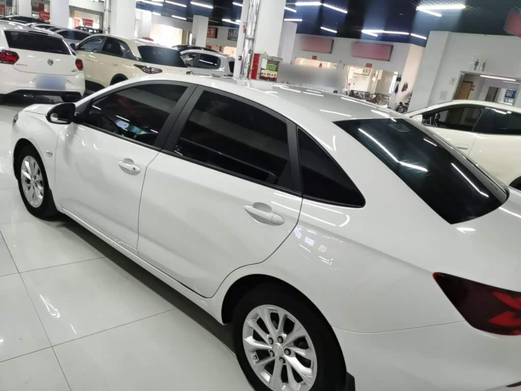 Chevrolet Monza 1.5 л 2023 г. Белый, пробег 43500 км