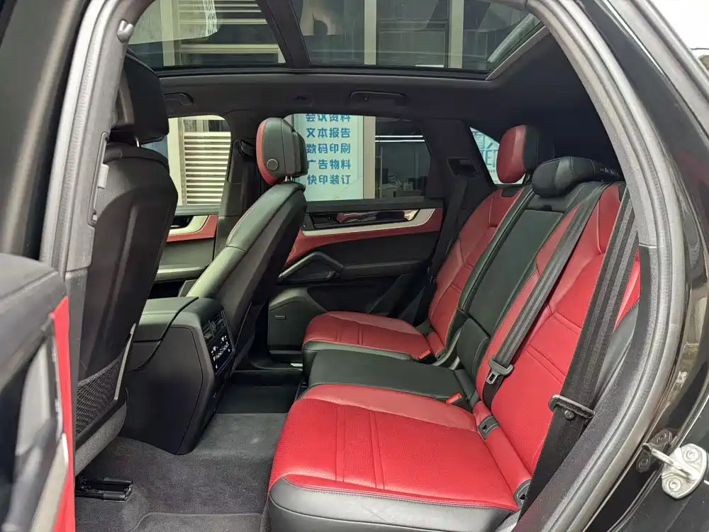 Porsche Cayenne — миниатюра 7