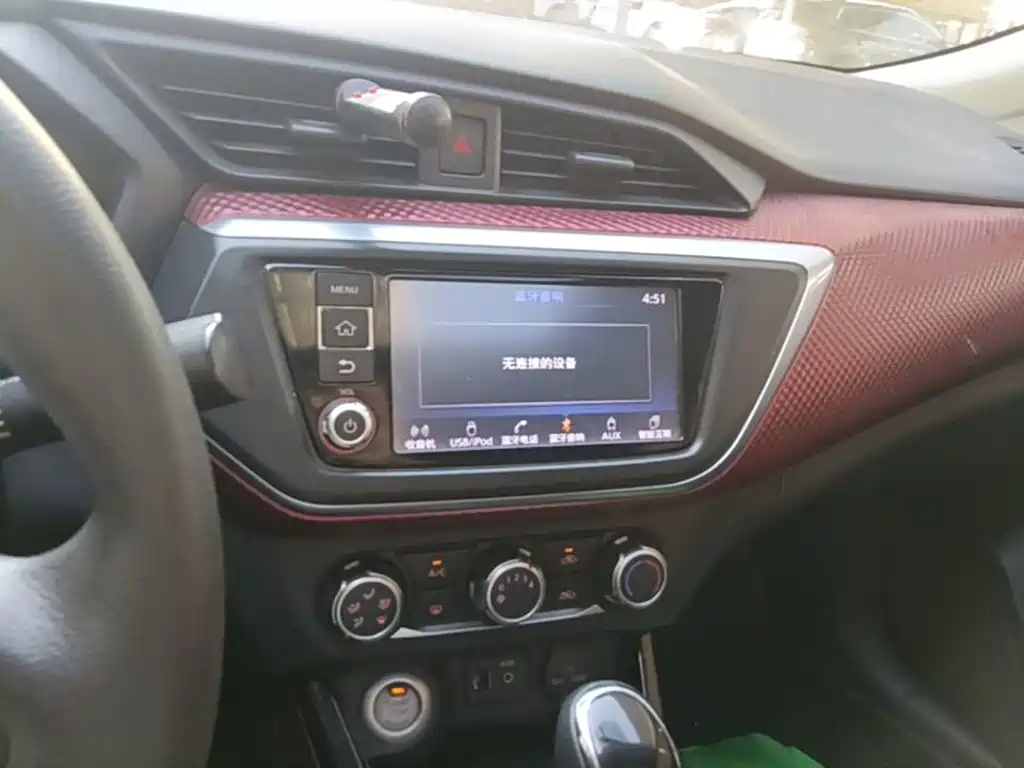 Nissan Bluebird — миниатюра 13