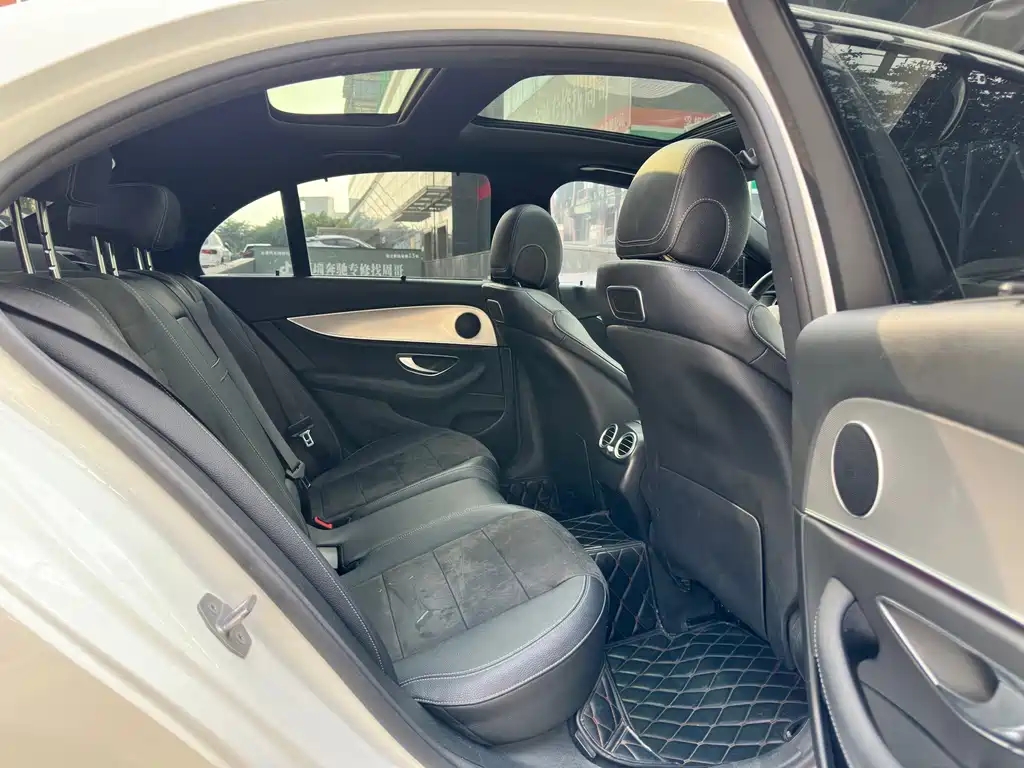 Mercedes-Benz E-Class — миниатюра 12