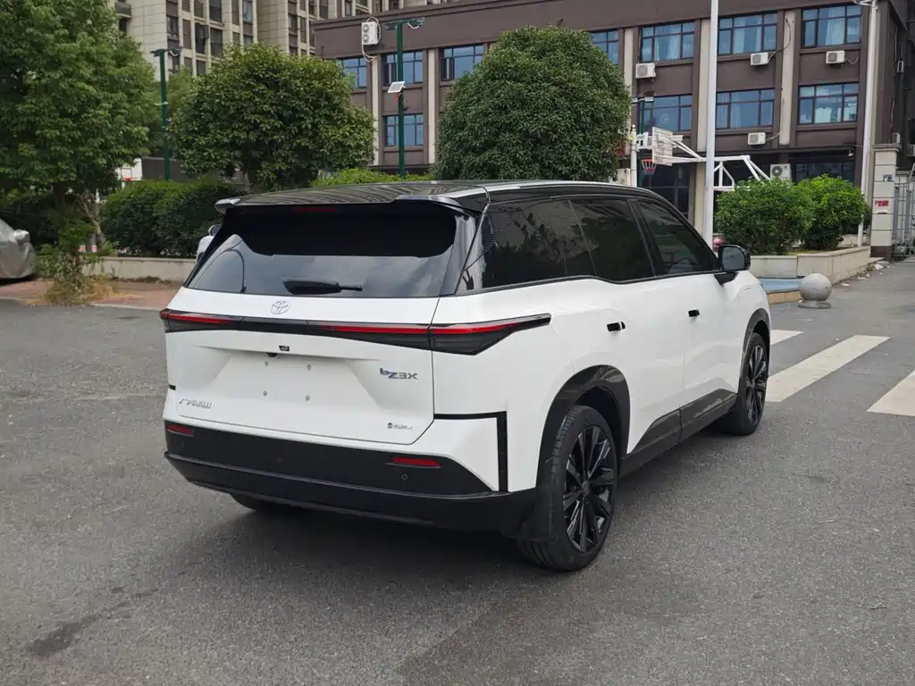 Toyota bZ3X — миниатюра 10