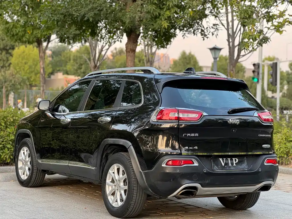 Jeep Cherokee — миниатюра 8