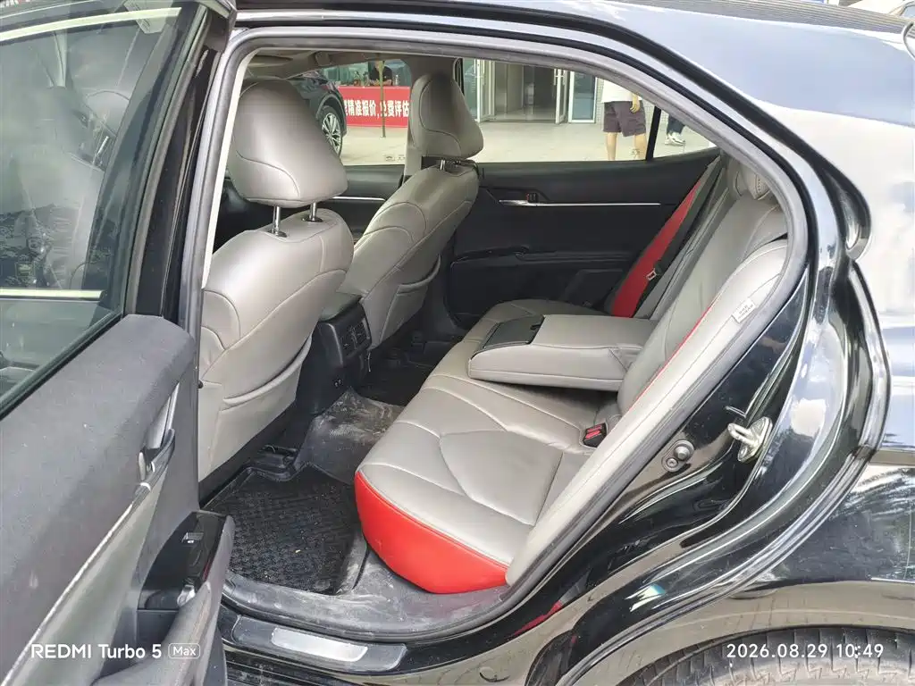 Toyota Camry — миниатюра 7