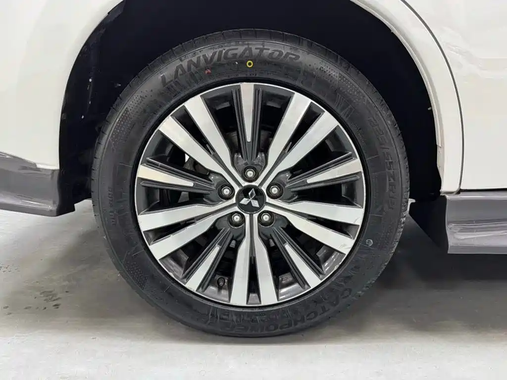 Mitsubishi Outlander — миниатюра 19
