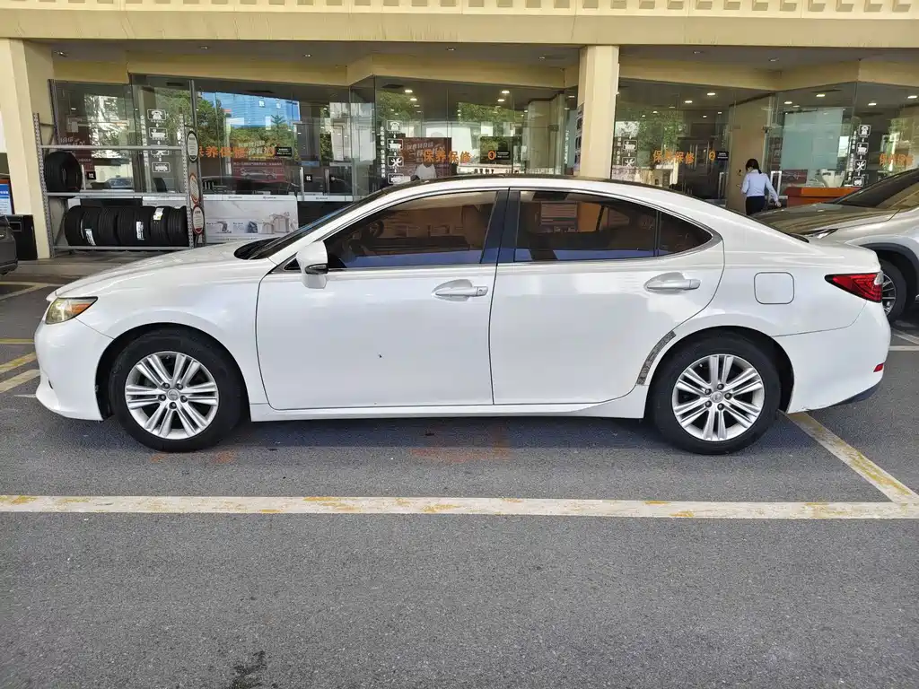 Lexus ES — миниатюра 2