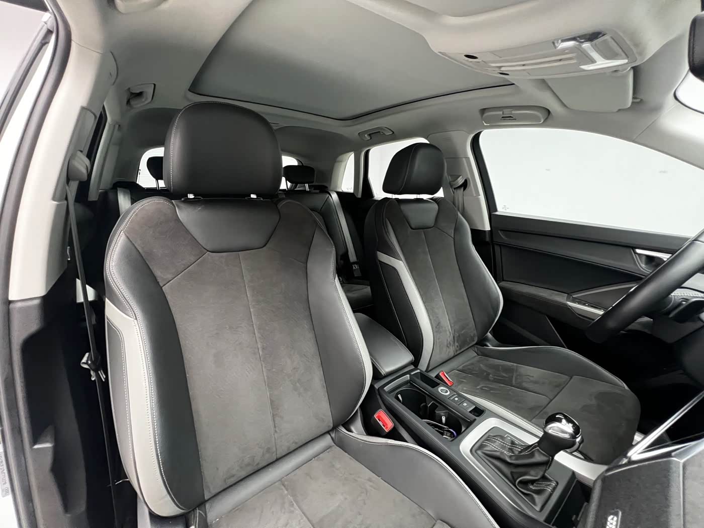 Audi Q3 1.4 л 2022 г. Белый, пробег 43000 км