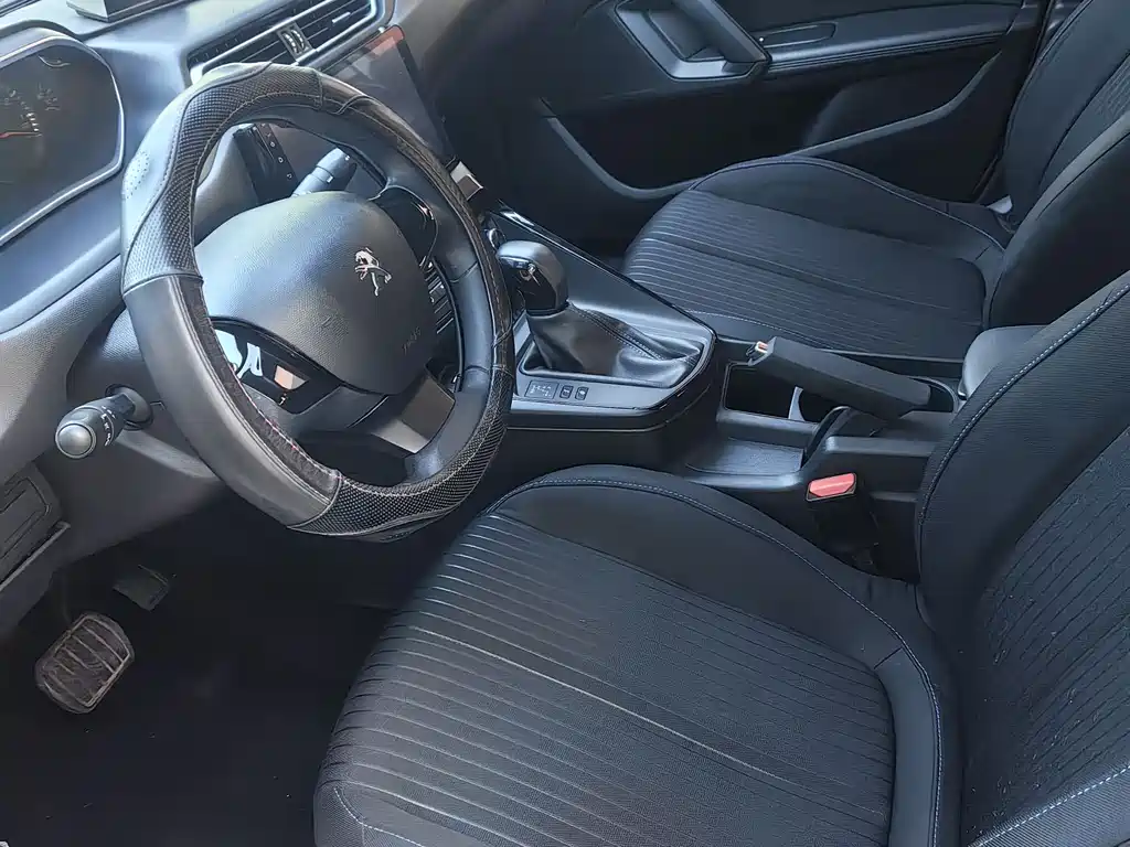 Peugeot 308 2016 1.6L AT Fashion
