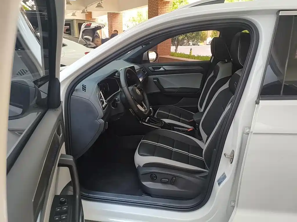 Volkswagen T-Roc — миниатюра 9