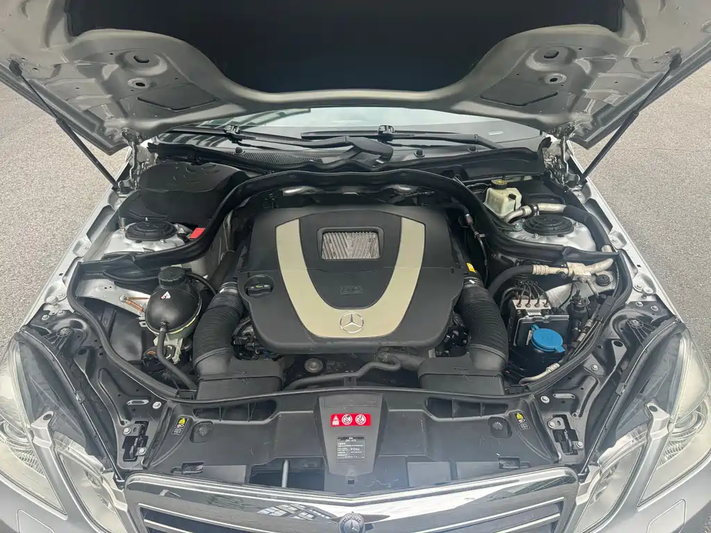 Mercedes-Benz E-Class — миниатюра 9