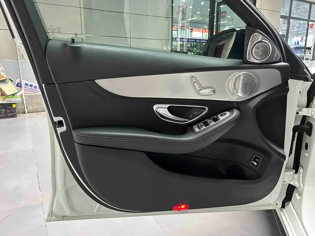 Mercedes-Benz C-Class — миниатюра 10