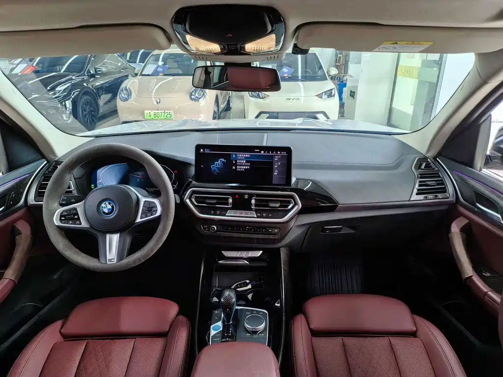 BMW iX3 — миниатюра 15