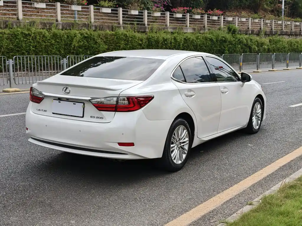 Lexus ES — миниатюра 12