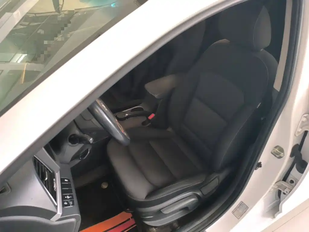 Hyundai Elantra — миниатюра 15