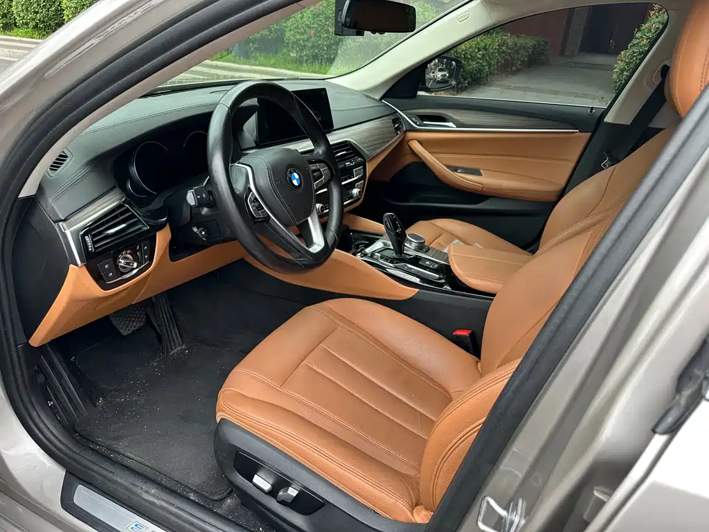 BMW 5 Series New Energy — миниатюра 8